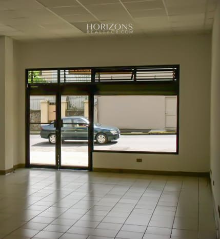 Se Alquila Local Comercial en Paseo Colon Planta Baja hrc05