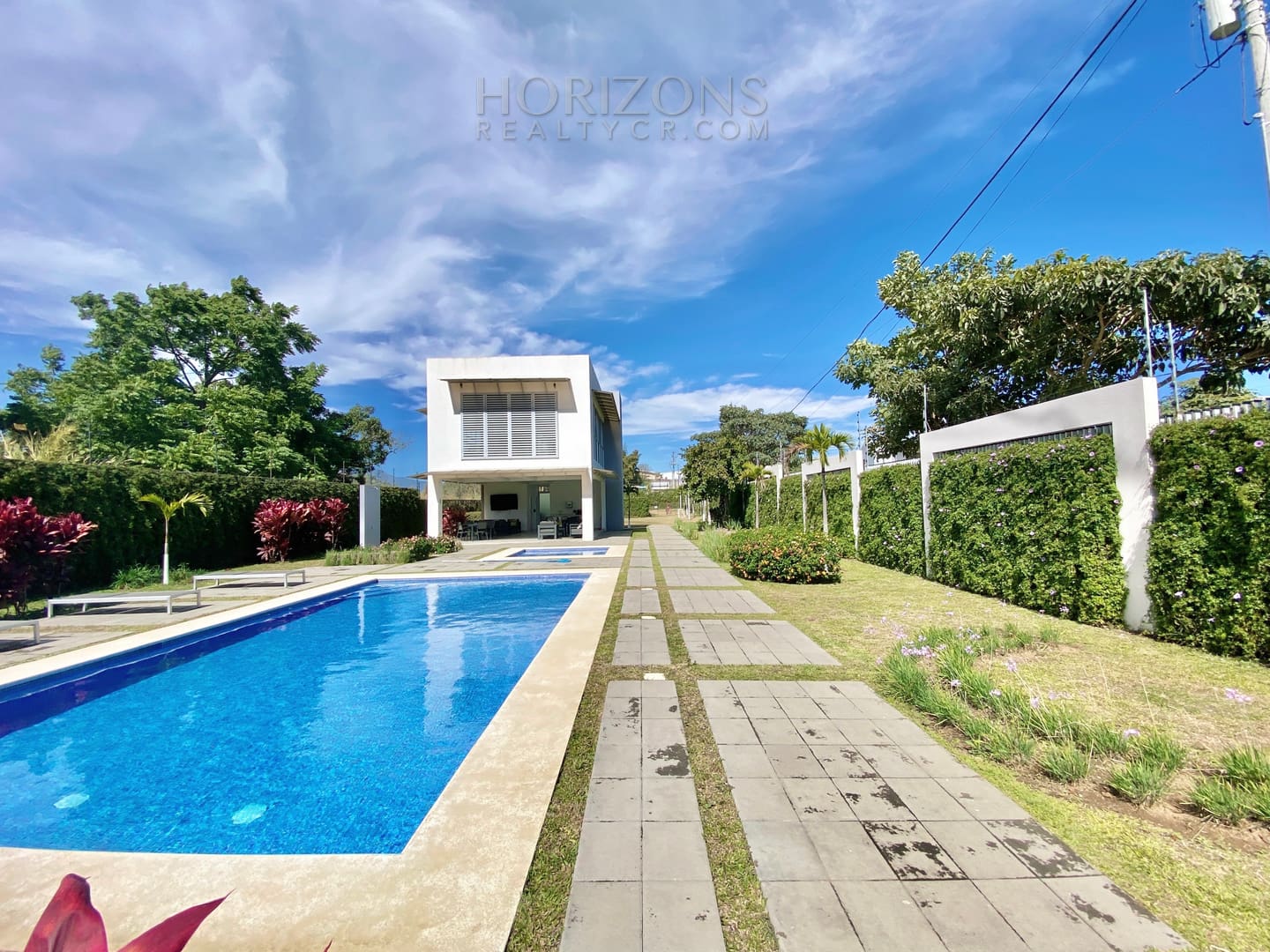Se Vende Moderna Casa Dentro de Condominio en Curridabat Amenidades nja1006