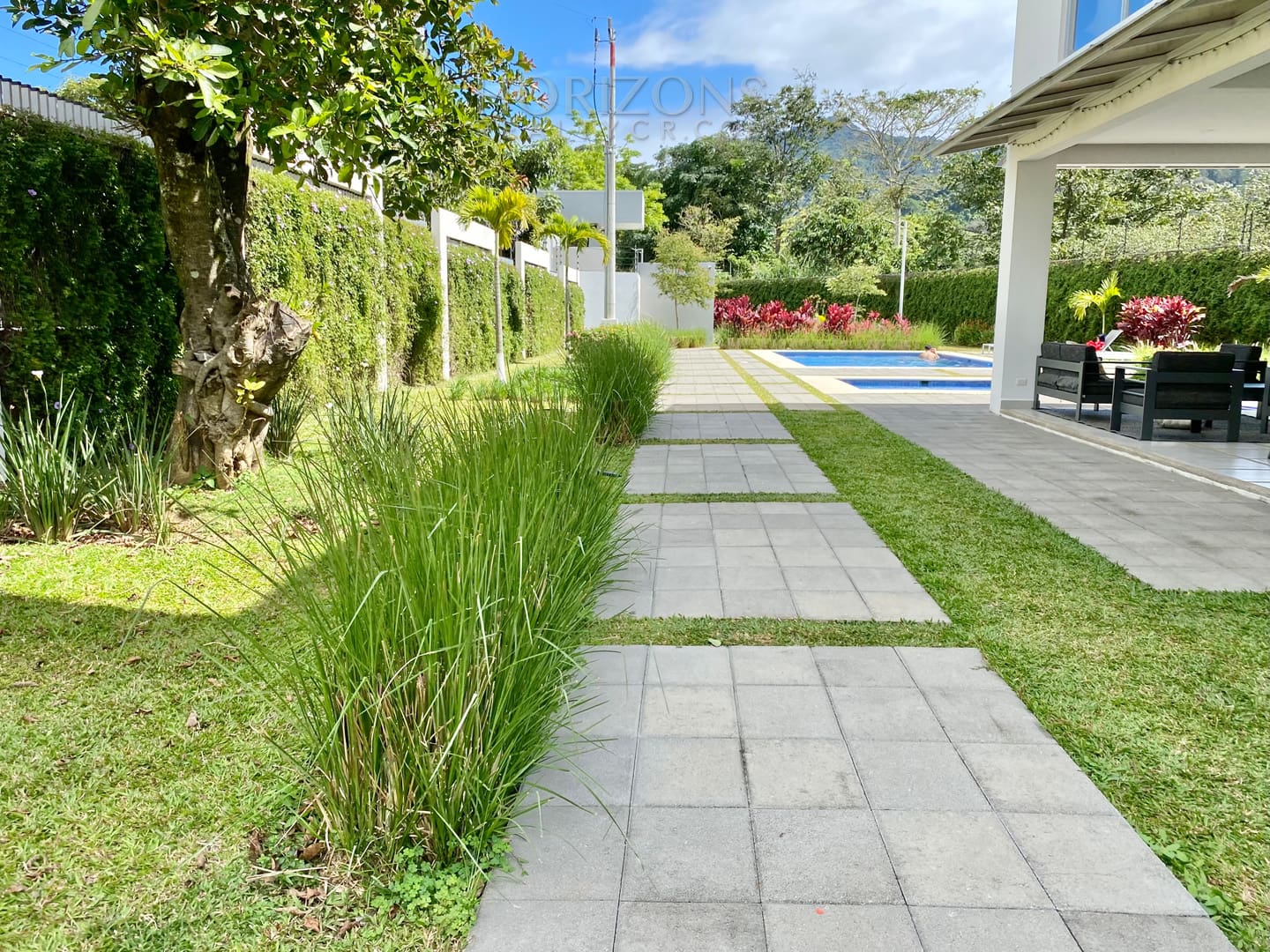Se Vende Moderna Casa Dentro de Condominio en Curridabat Amenidades nja1006