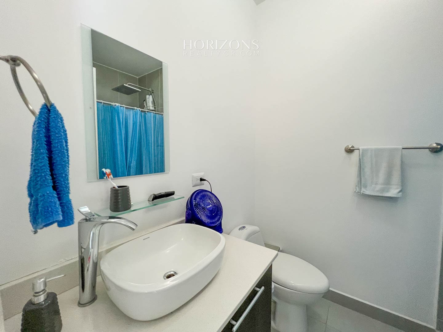 Se Vende Moderna Casa Dentro de Condominio en Curridabat Amenidades nja1006