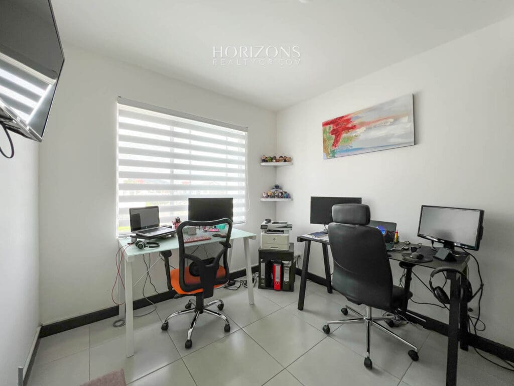 Se Vende Moderna Casa Dentro de Condominio en Curridabat Amenidades nja1006