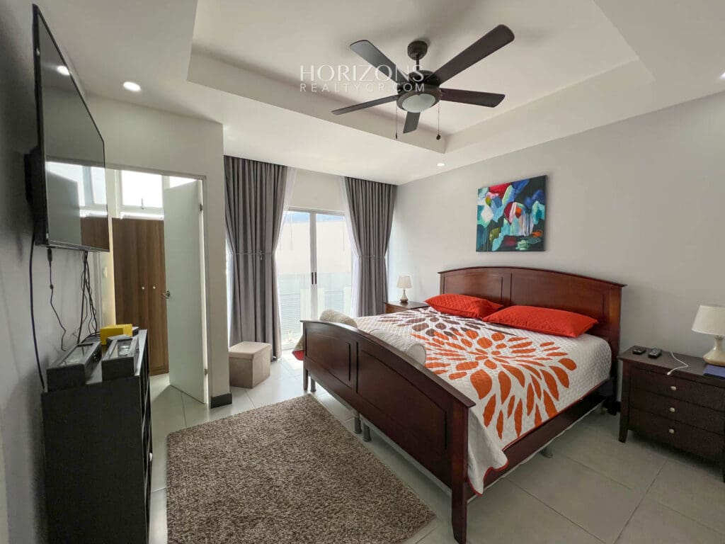 Se Vende Moderna Casa Dentro de Condominio en Curridabat Amenidades nja1006