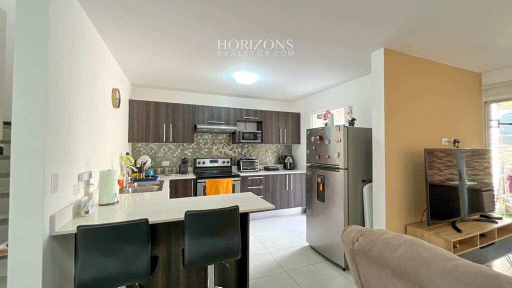 Se Vende Moderna Casa Dentro de Condominio en Curridabat Amenidades nja1006