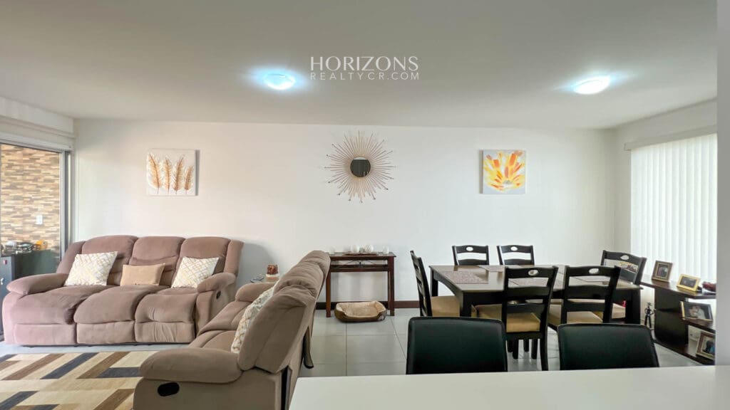 Se Vende Moderna Casa Dentro de Condominio en Curridabat Amenidades nja1006