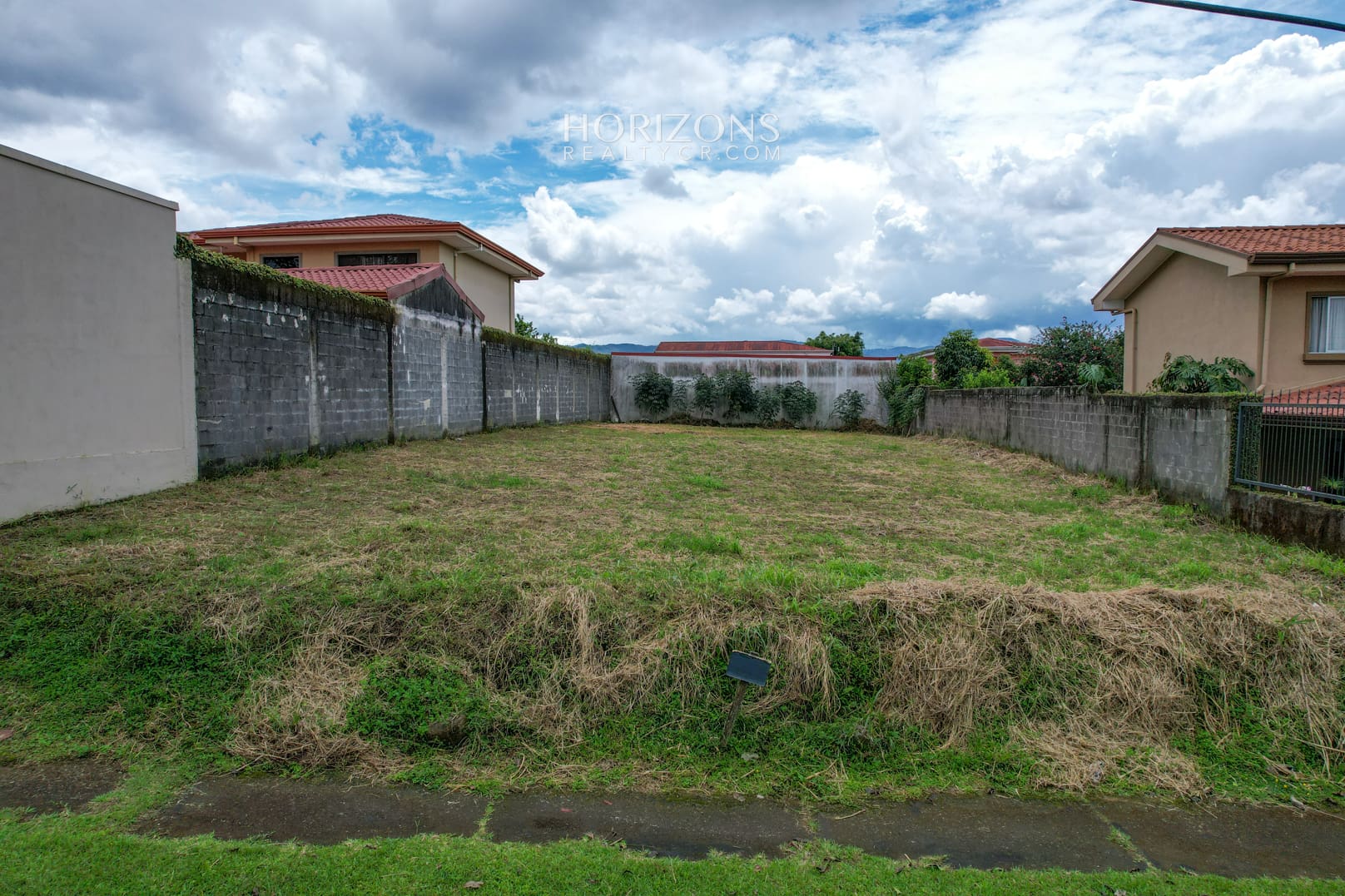 Se Vende Lote En Guayabos Curridabat En Residencial nja1008