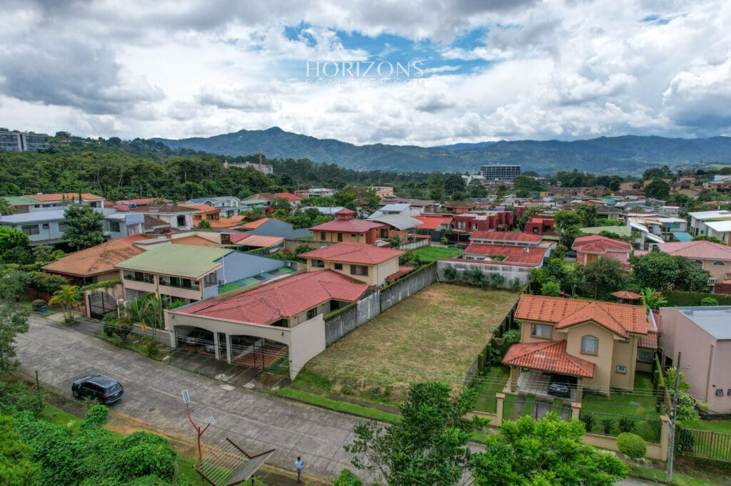 Se Vende Lote En Guayabos Curridabat En Residencial nja1008