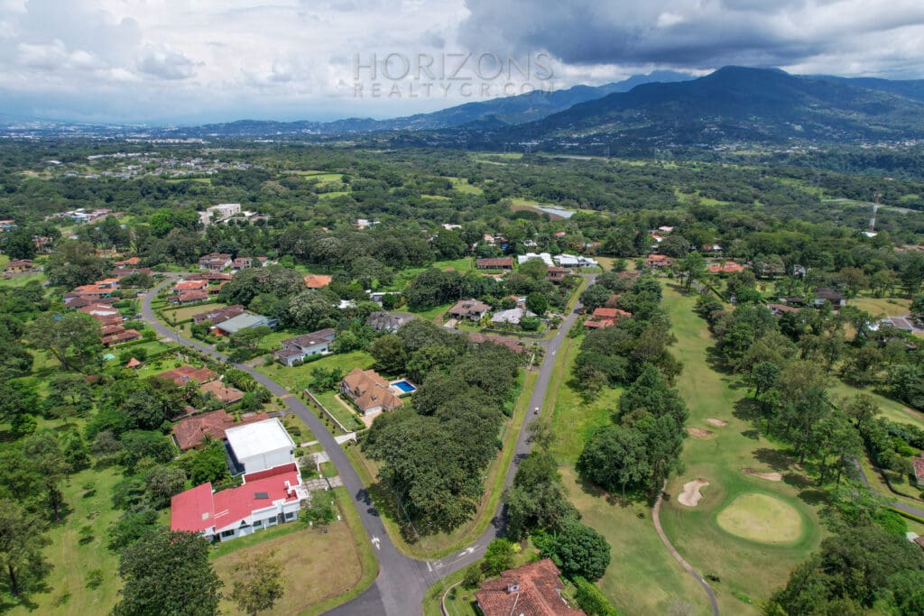 Se Vende Lote Esquinero895 M² En Hacienda Los Reyes La Guacima Alajuela 