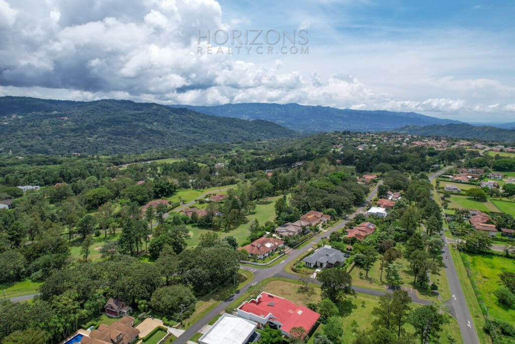 SE VENDE LOTE ESQUINERO895 m² EN HACIENDA LOS REYES LA GUACIMA ALAJUELA 