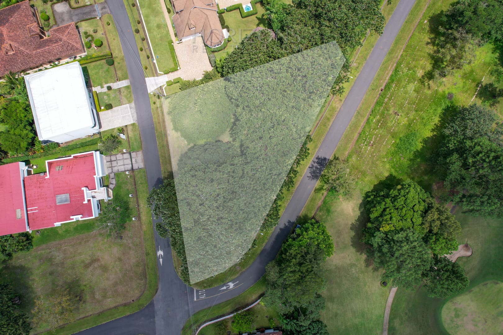 SE VENDE LOTE ESQUINERO895 m² EN HACIENDA LOS REYES LA GUACIMA ALAJUELA 