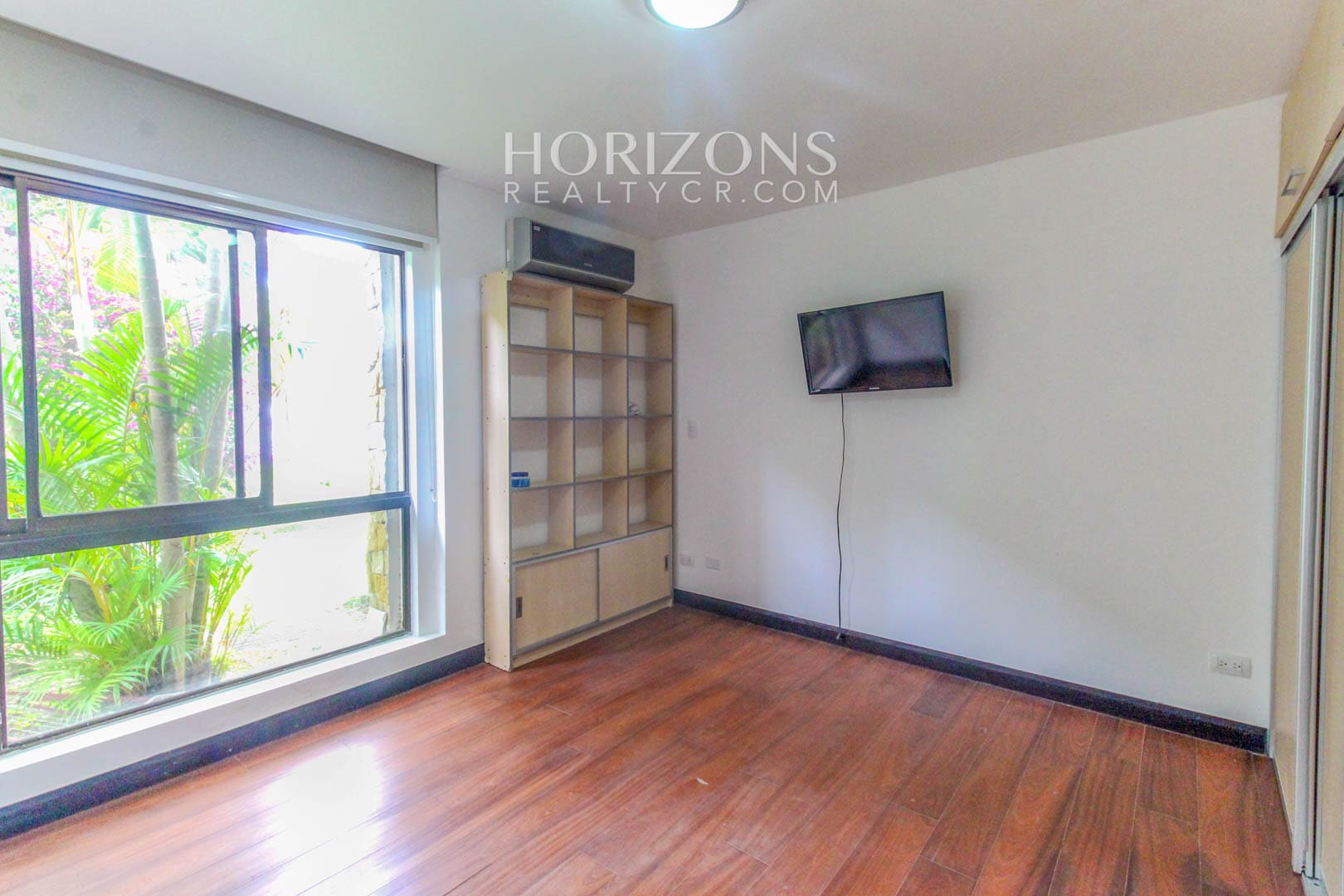 VENTA DE APARTAMENTO CON PATIO EN CONDOMINIO SANTA ANA njv185.
