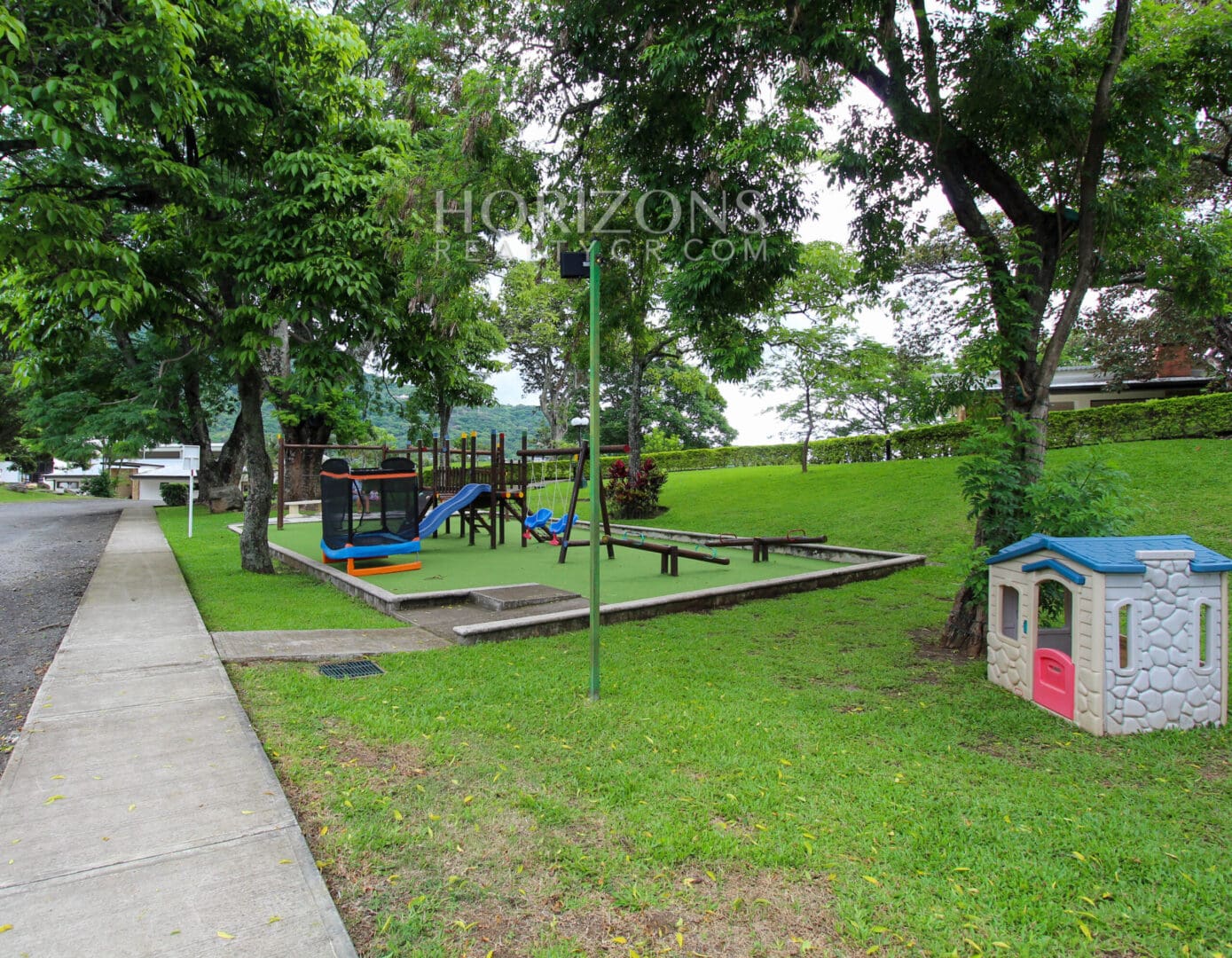 VENTA DE APARTAMENTO CON PATIO EN CONDOMINIO SANTA ANA njv185.