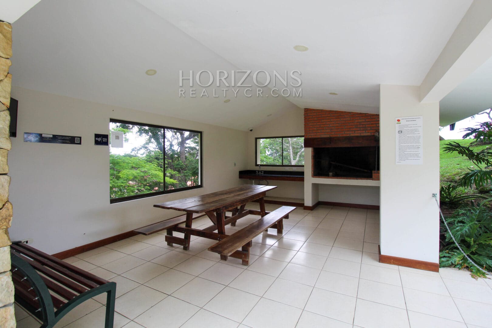 VENTA DE APARTAMENTO CON PATIO EN CONDOMINIO SANTA ANA njv185.