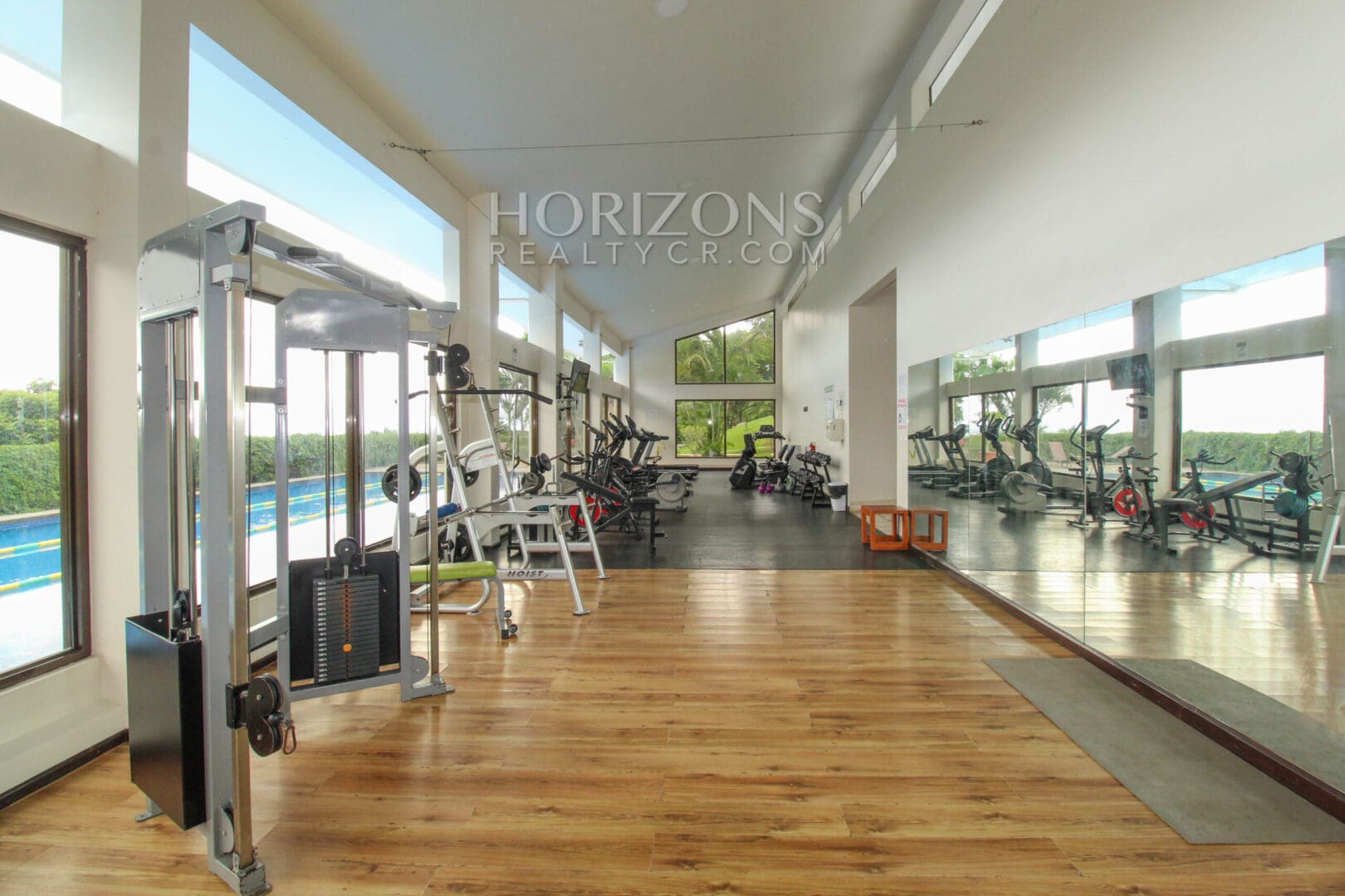 VENTA DE APARTAMENTO CON PATIO EN CONDOMINIO SANTA ANA njv185.