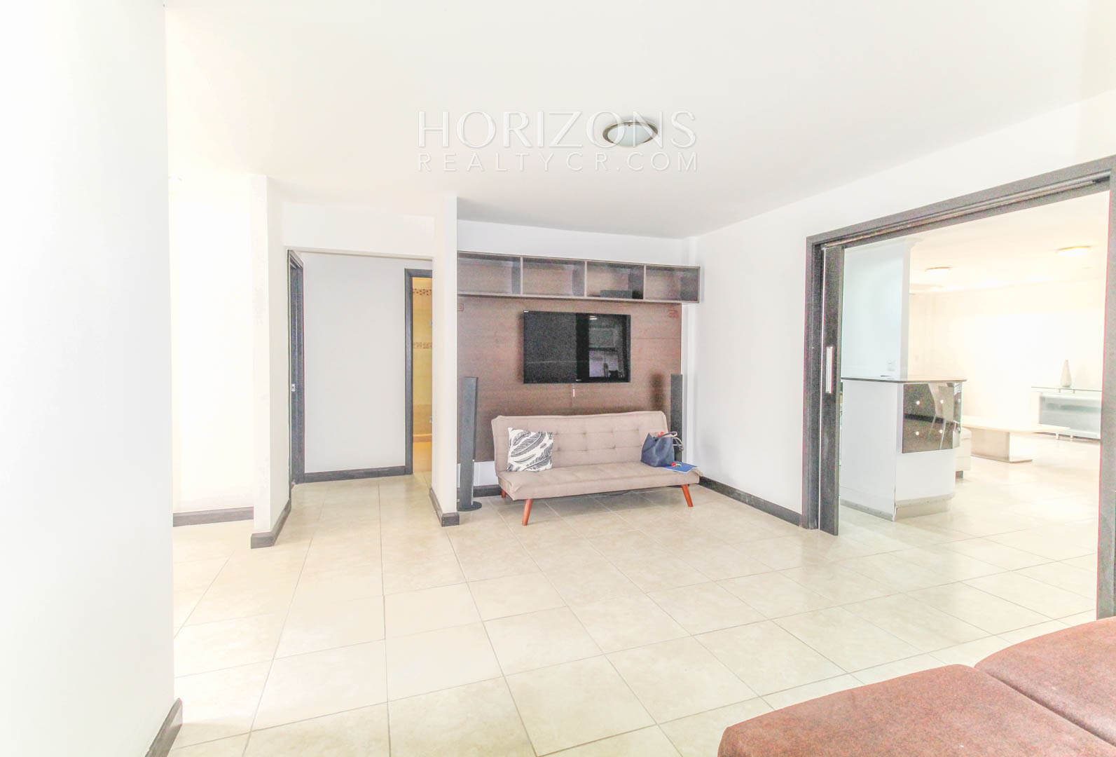 VENTA DE APARTAMENTO CON PATIO EN CONDOMINIO SANTA ANA njv185.
