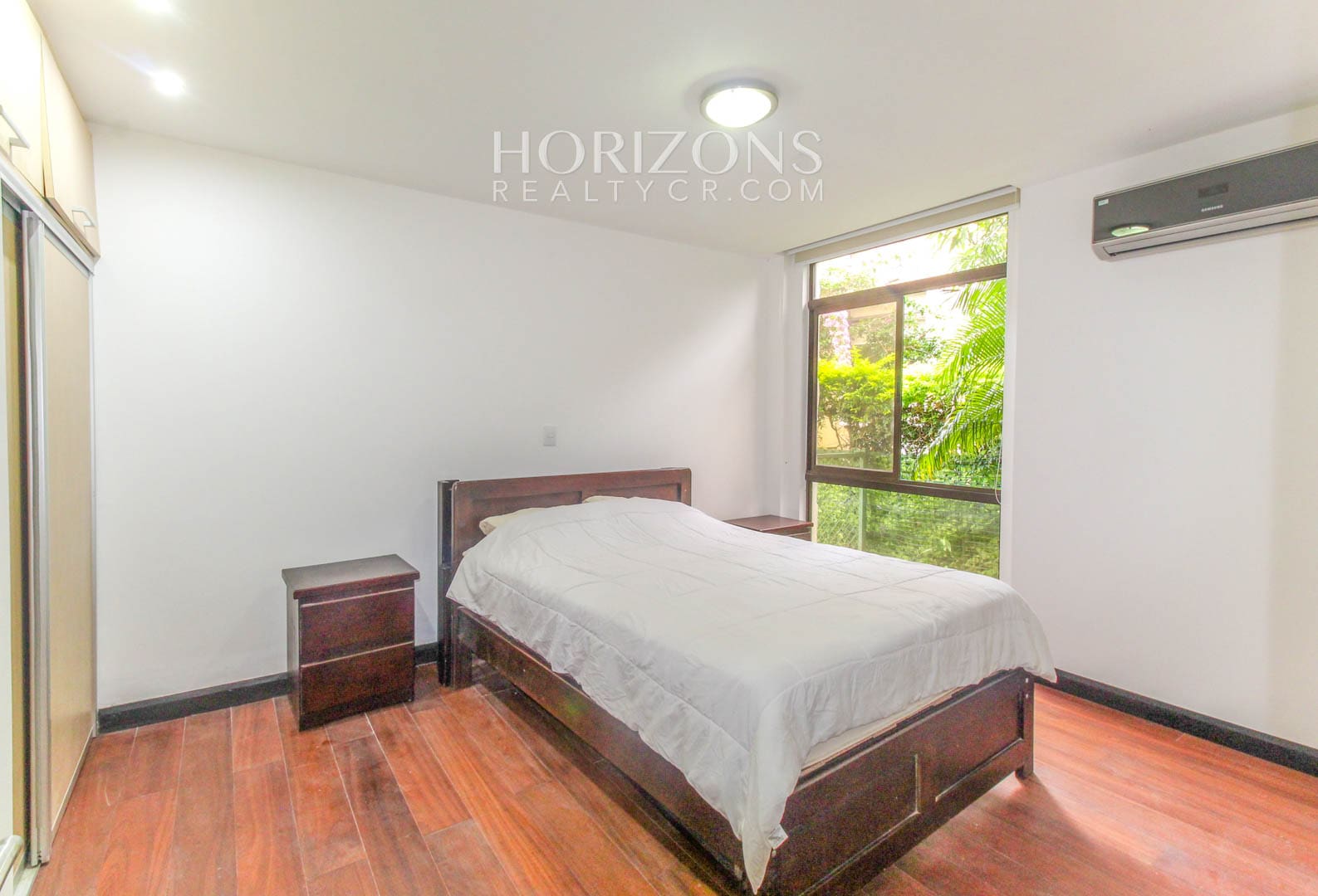 VENTA DE APARTAMENTO CON PATIO EN CONDOMINIO SANTA ANA njv185.