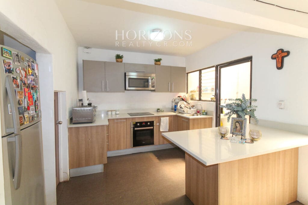 ALQUILER APARTAMENTO 3 HABITACIONES EN CONDOMINIO TREJOS MONTEALEGRE njv196.