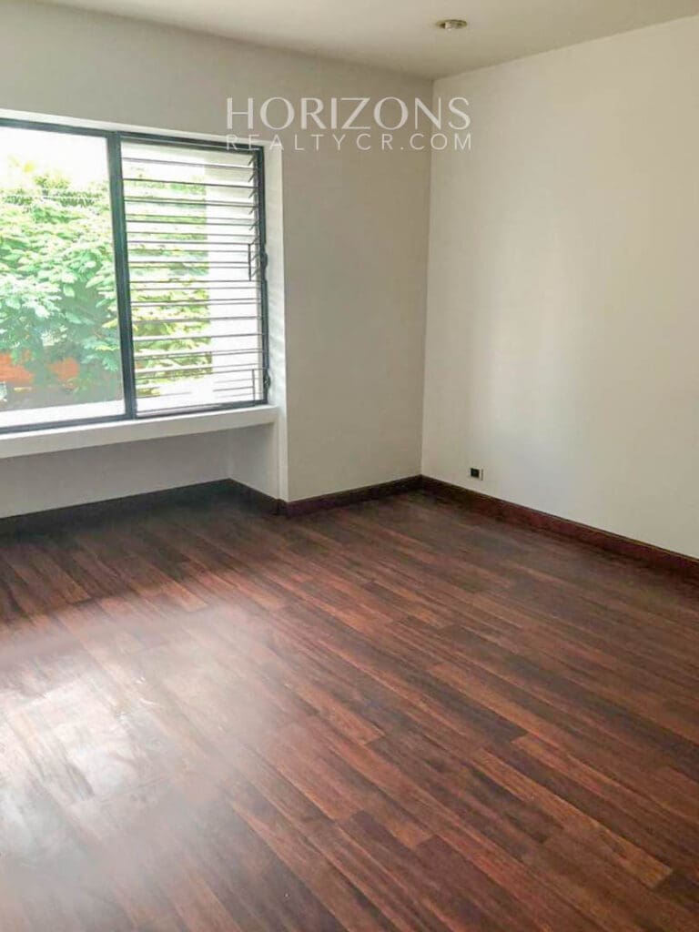ALQUILER CASA INDEPENDIENTE CON PATIO EN TREJOS MONTEALEGRE njv199.