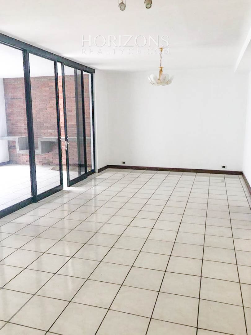 ALQUILER CASA INDEPENDIENTE CON PATIO EN TREJOS MONTEALEGRE njv199.