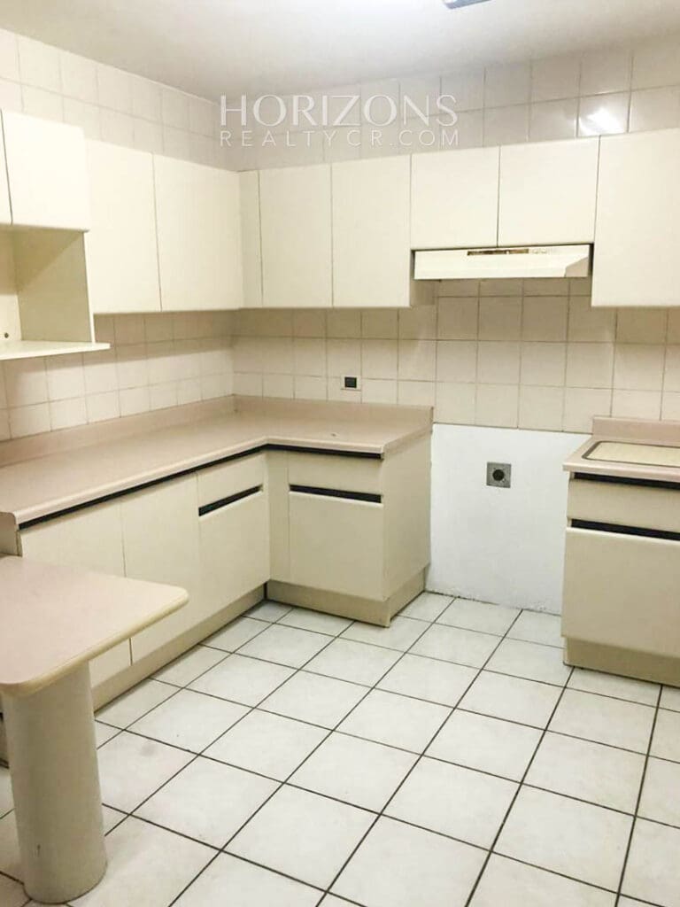ALQUILER CASA INDEPENDIENTE CON PATIO EN TREJOS MONTEALEGRE njv199.