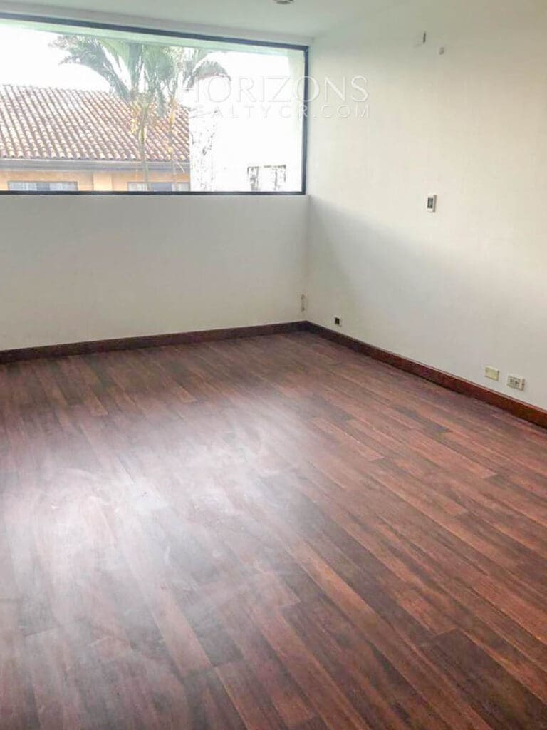 ALQUILER CASA INDEPENDIENTE CON PATIO EN TREJOS MONTEALEGRE njv199.