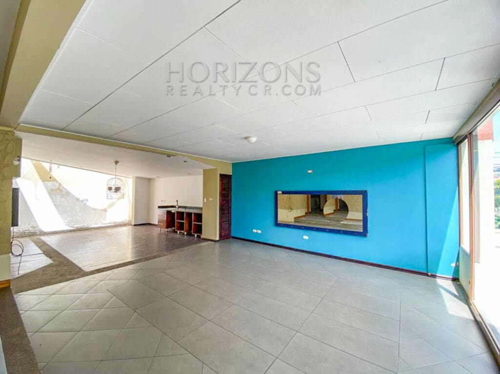 SE ALQUILA CASA POR PLAZA DEL SOL EN CURRIDABAT 3 HABITACIONES + TERRAZA noj875