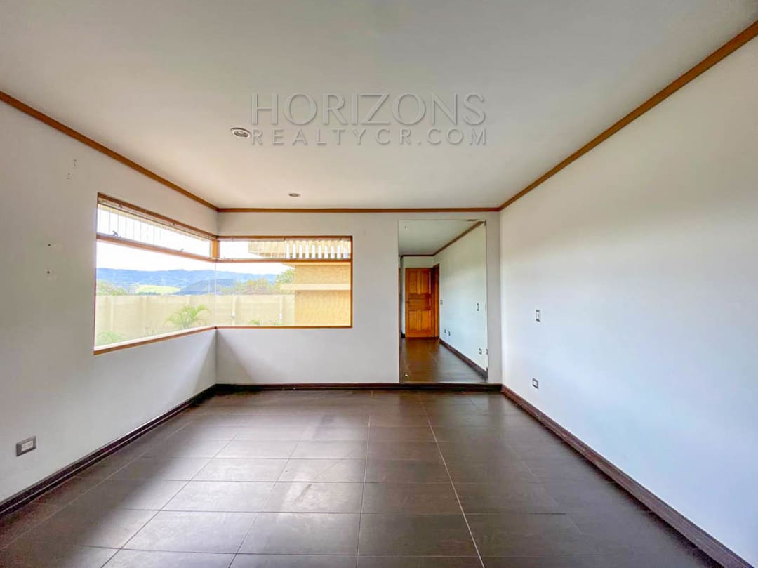 SE ALQUILA CASA POR PLAZA DEL SOL EN CURRIDABAT 3 HABITACIONES + TERRAZA noj875