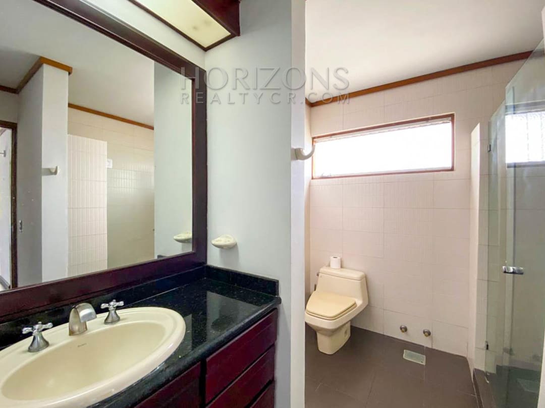 SE ALQUILA CASA POR PLAZA DEL SOL EN CURRIDABAT 3 HABITACIONES + TERRAZA noj875