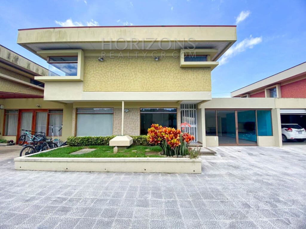 Se Alquila Casa Por Plaza Del Sol En Curridabat 3 Habitaciones + Terraza Noj875