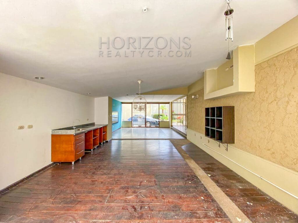 SE ALQUILA CASA POR PLAZA DEL SOL EN CURRIDABAT 3 HABITACIONES + TERRAZA noj875