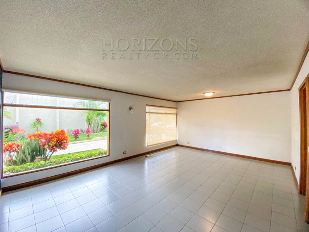 SE ALQUILA CASA POR PLAZA DEL SOL EN CURRIDABAT 3 HABITACIONES + TERRAZA noj875