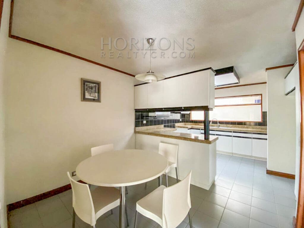 SE ALQUILA CASA POR PLAZA DEL SOL EN CURRIDABAT 3 HABITACIONES + TERRAZA noj875
