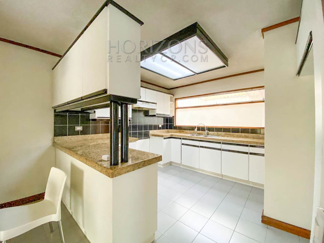 SE ALQUILA CASA POR PLAZA DEL SOL EN CURRIDABAT 3 HABITACIONES + TERRAZA noj875