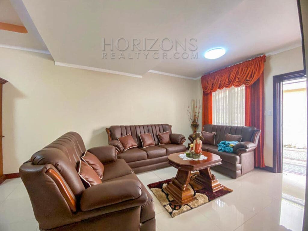 SE ALQUILA CASA AMUEBLADA EN CURRIDABAT 3 HABITACIONES + TERRAZA noj876