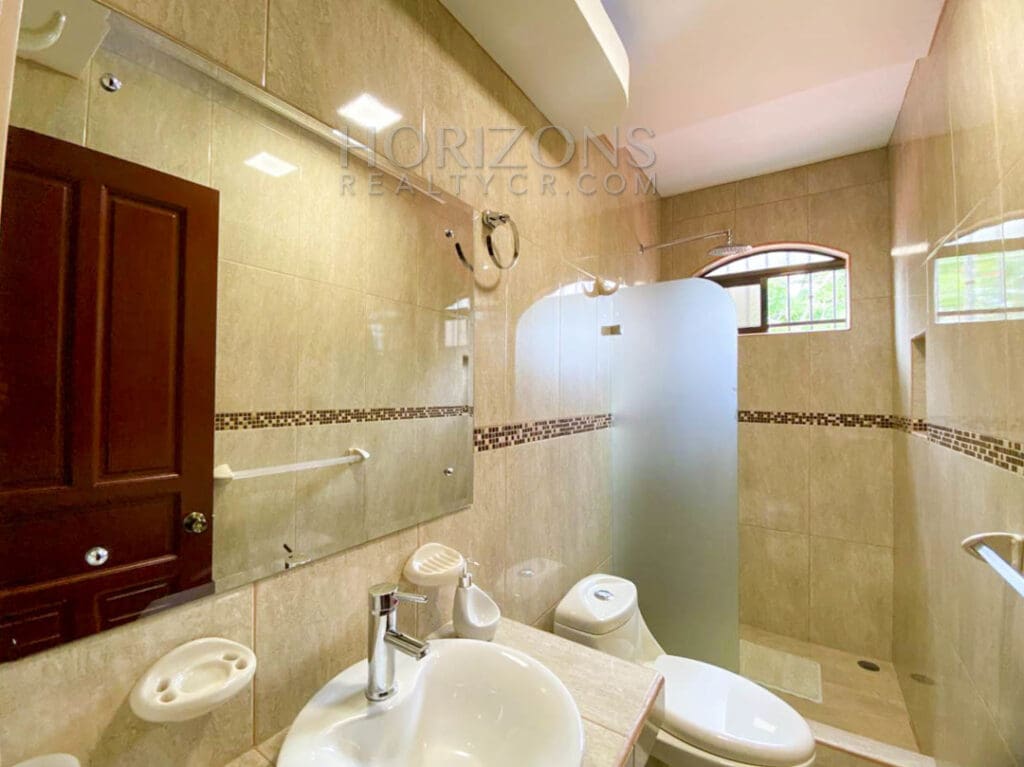 SE ALQUILA CASA AMUEBLADA EN CURRIDABAT 3 HABITACIONES + TERRAZA noj876