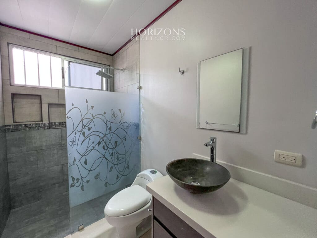 SE VENDE CASA DE 200 M2 EN RESIDENCIAL SAN RAFAEL MONTES DE OCA NOJ900