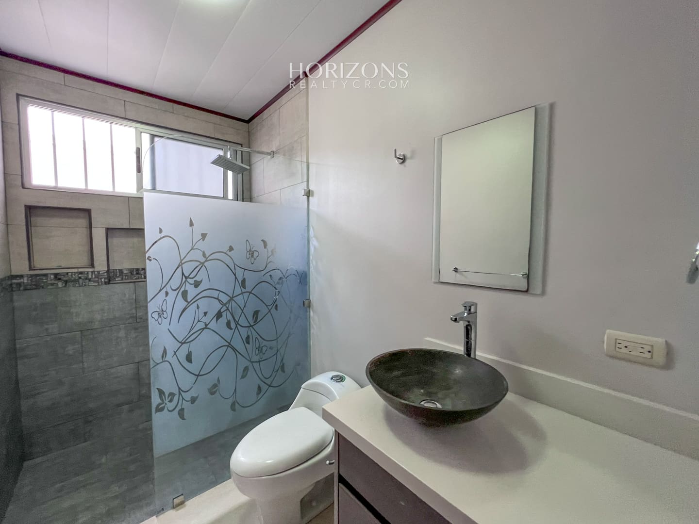 SE VENDE CASA DE 200 M2 EN RESIDENCIAL SAN RAFAEL MONTES DE OCA NOJ900