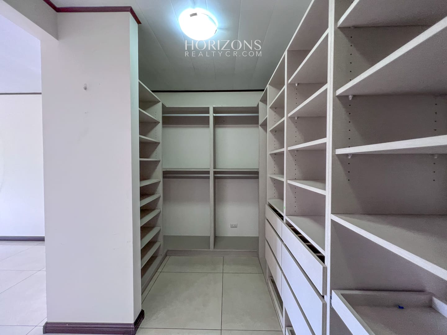 SE VENDE CASA DE 200 M2 EN RESIDENCIAL SAN RAFAEL MONTES DE OCA NOJ900