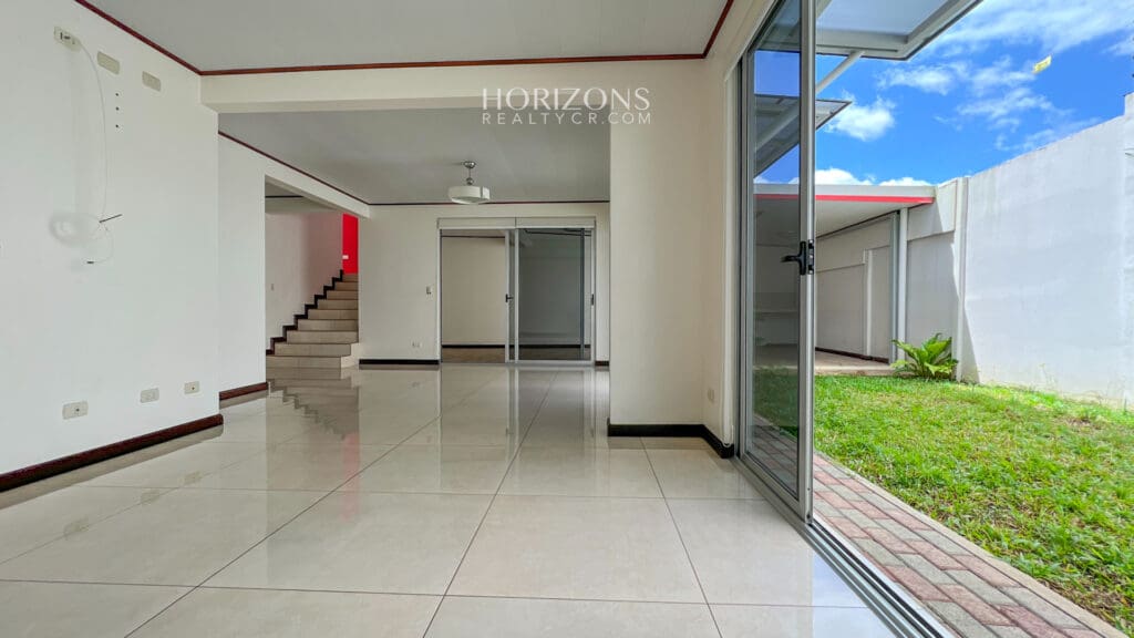 SE VENDE CASA DE 200 M2 EN RESIDENCIAL SAN RAFAEL MONTES DE OCA NOJ900