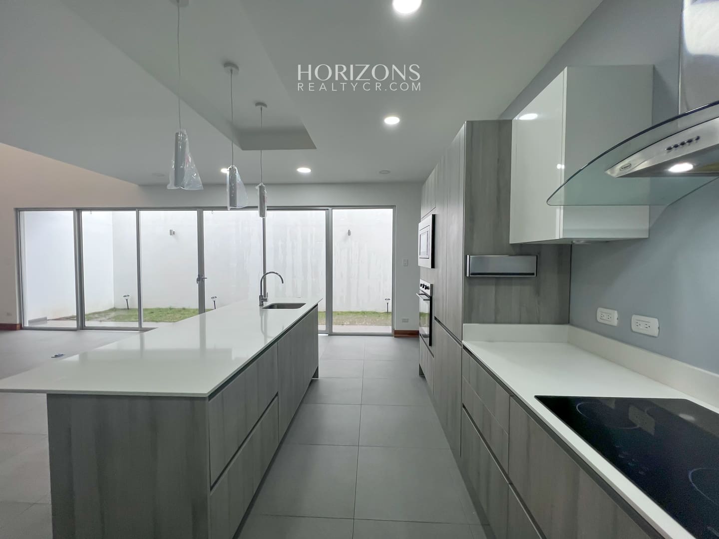 CASA NUEVA 2 DORMITORIOS AMPLIOS + OFICINA EN CONDOMINIO DISTRITO SAN JUAN nja1025