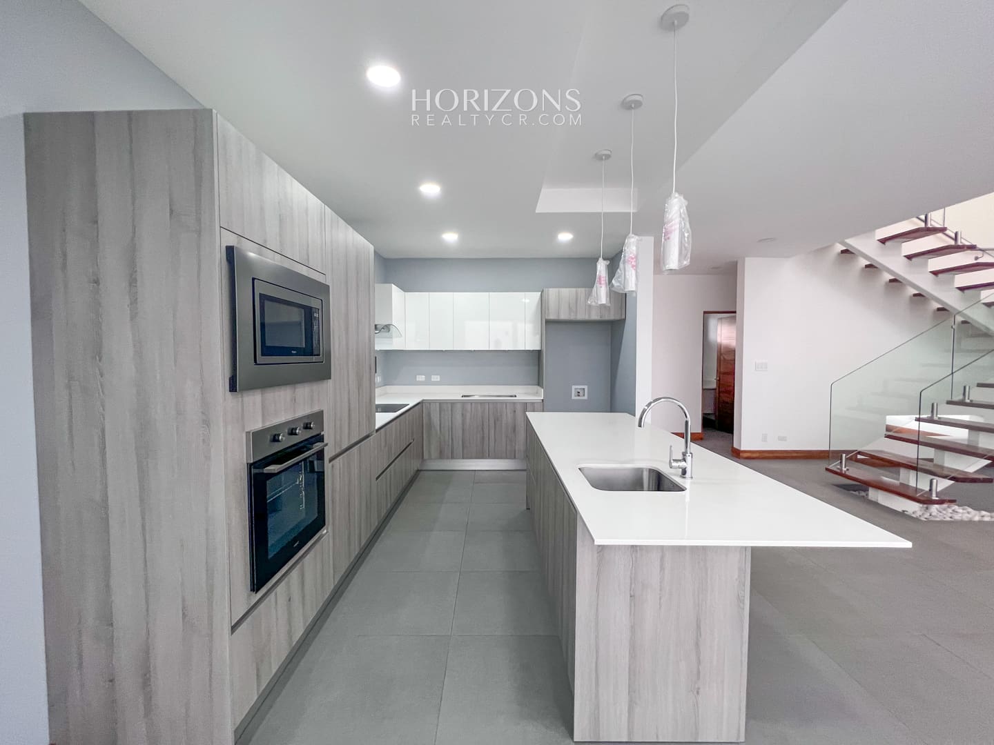 CASA NUEVA 2 DORMITORIOS AMPLIOS + OFICINA EN CONDOMINIO DISTRITO SAN JUAN nja1025