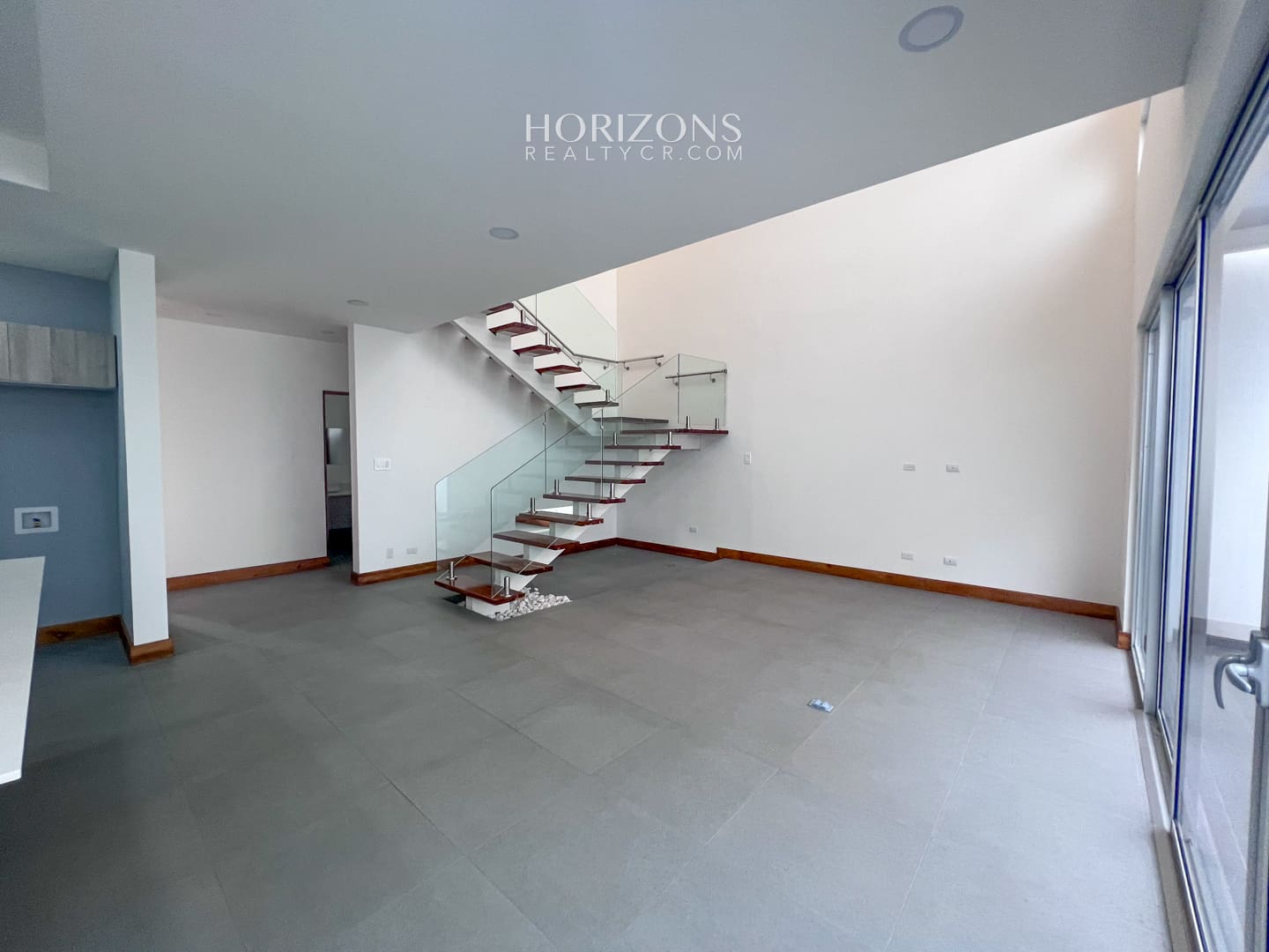 CASA NUEVA 2 DORMITORIOS AMPLIOS + OFICINA EN CONDOMINIO DISTRITO SAN JUAN nja1025