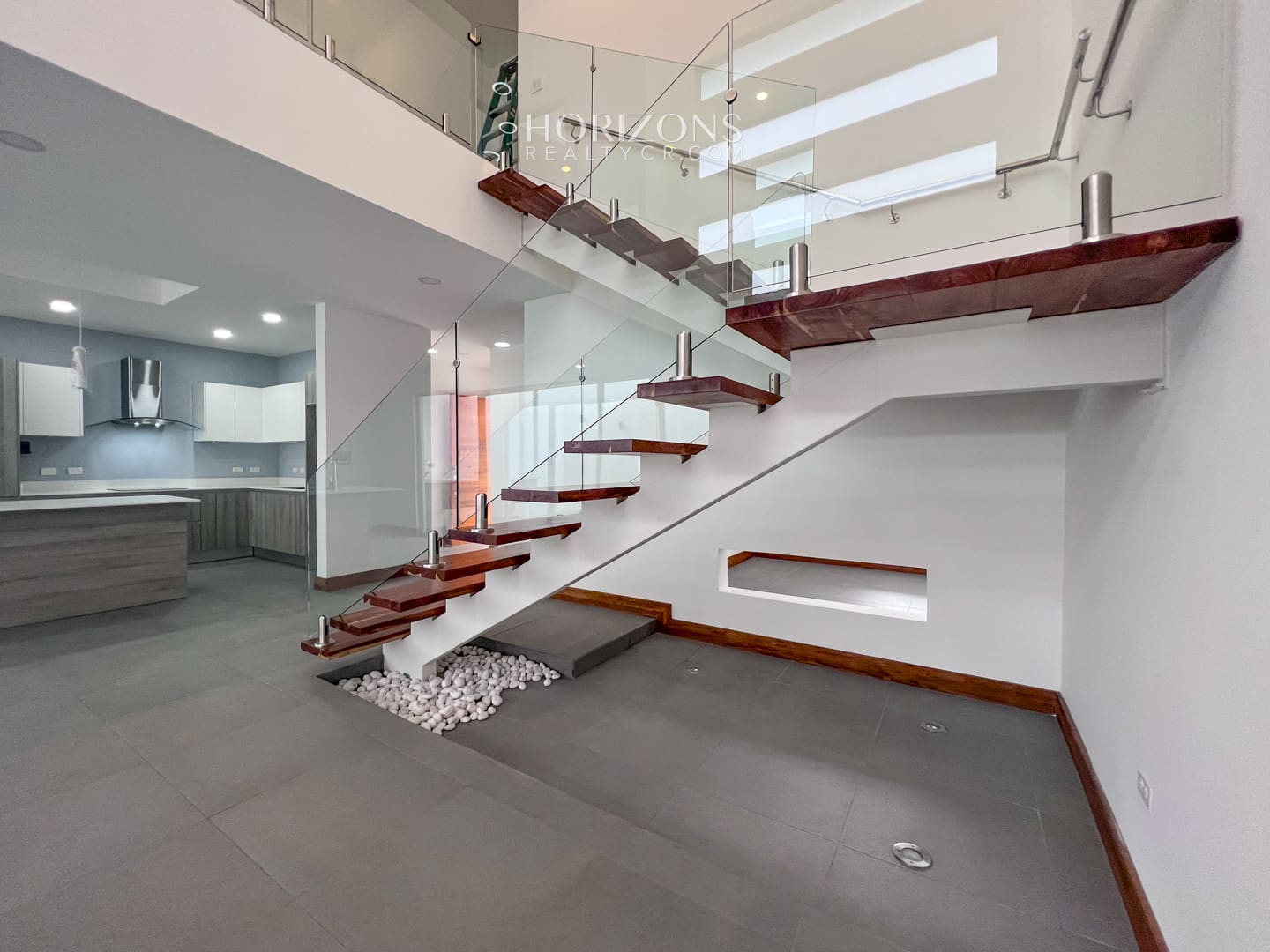 CASA NUEVA 2 DORMITORIOS AMPLIOS + OFICINA EN CONDOMINIO DISTRITO SAN JUAN nja1025