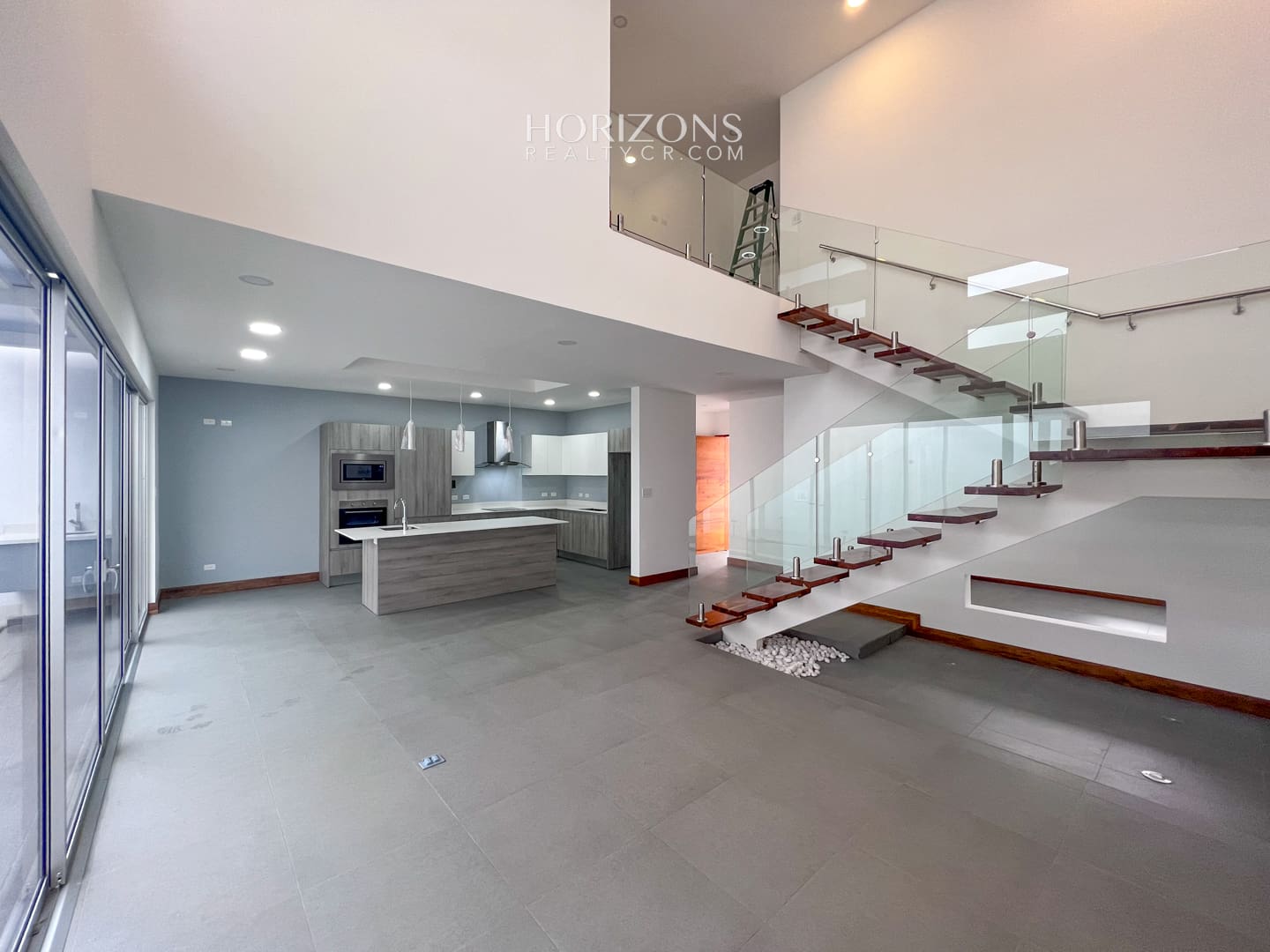 CASA NUEVA 2 DORMITORIOS AMPLIOS + OFICINA EN CONDOMINIO DISTRITO SAN JUAN nja1025