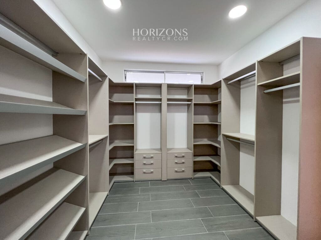 CASA NUEVA 2 DORMITORIOS AMPLIOS + OFICINA EN CONDOMINIO DISTRITO SAN JUAN nja1025