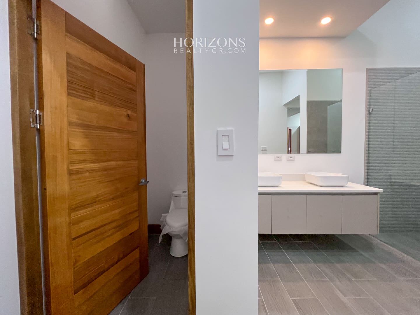 CASA NUEVA 2 DORMITORIOS AMPLIOS + OFICINA EN CONDOMINIO DISTRITO SAN JUAN nja1025