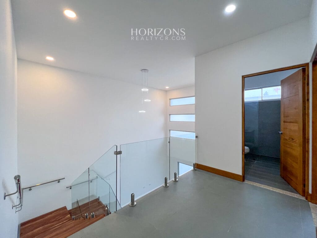 CASA NUEVA 2 DORMITORIOS AMPLIOS + OFICINA EN CONDOMINIO DISTRITO SAN JUAN nja1025