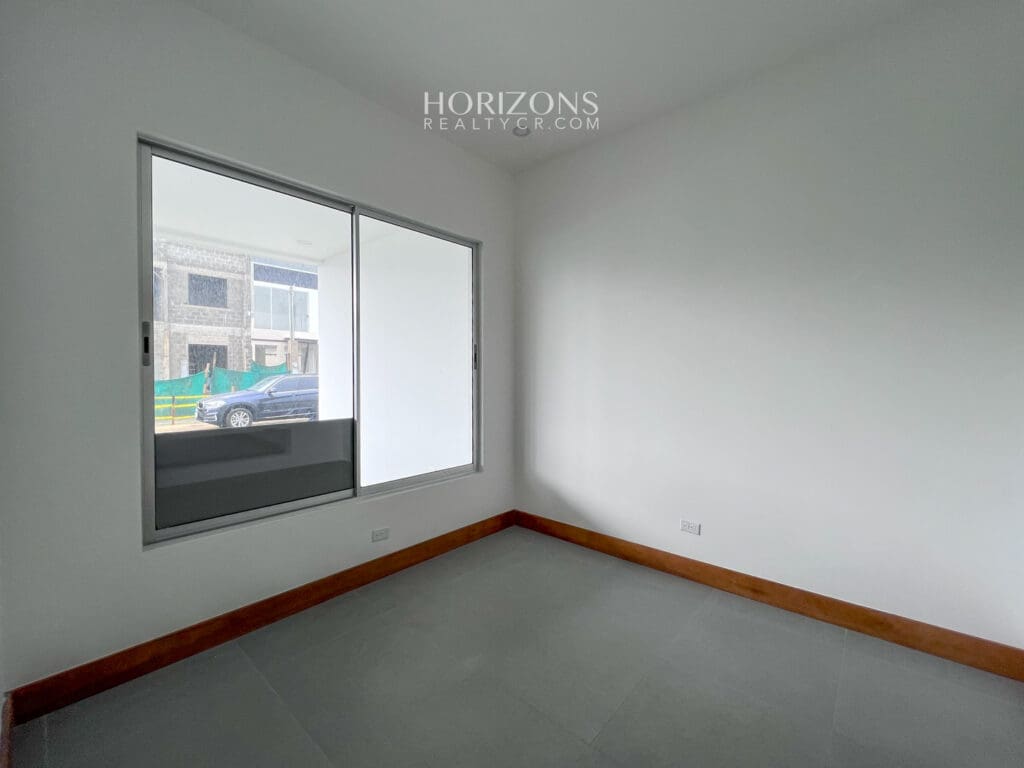 CASA NUEVA 2 DORMITORIOS AMPLIOS + OFICINA EN CONDOMINIO DISTRITO SAN JUAN nja1025