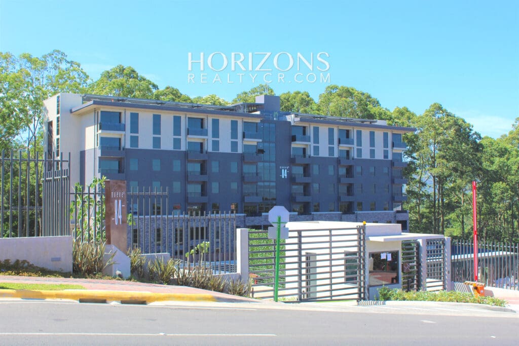 Se Alquila Apartamento En Nueve-84 Con 2 Habitaciones Línea Blanca Y Vista Al Bosque Nja1019