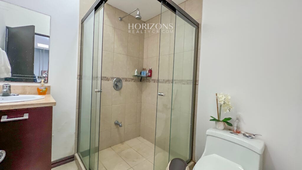 CASA EN VENTA UBICADA EN CONDOMINIO SACRAMENTO 185m2 NJA1012