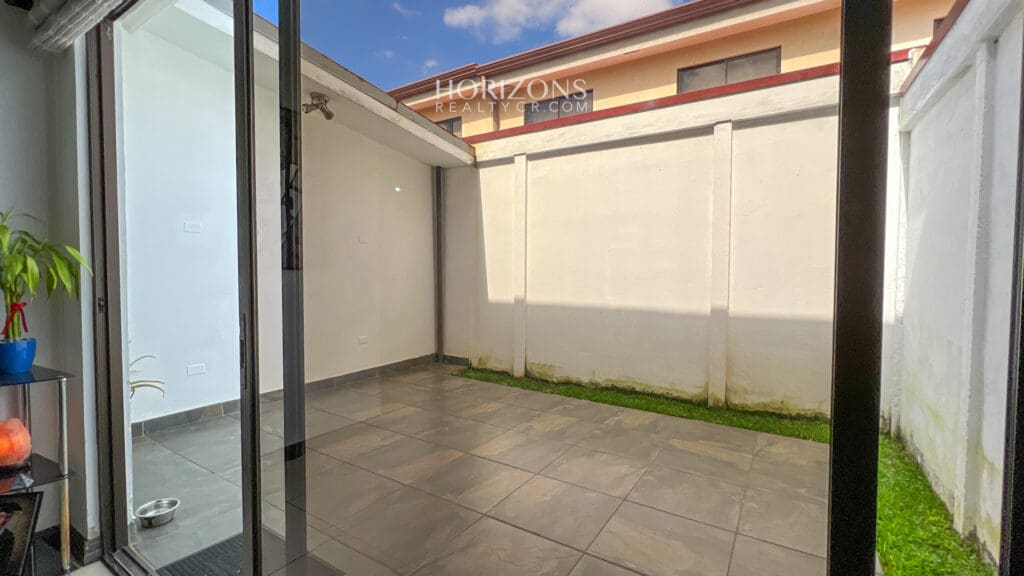 CASA EN VENTA UBICADA EN CONDOMINIO SACRAMENTO 185m2 NJA1012